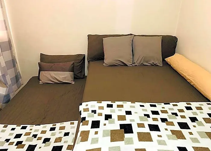 *accessible 2br Close To Sm Marikina/lrt 2* Hotel Manila